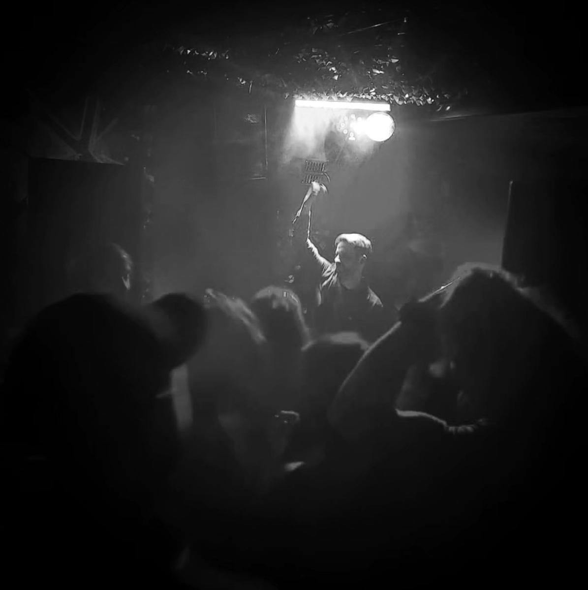 MINØO live in a club